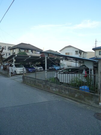 岸町八番館の物件外観写真